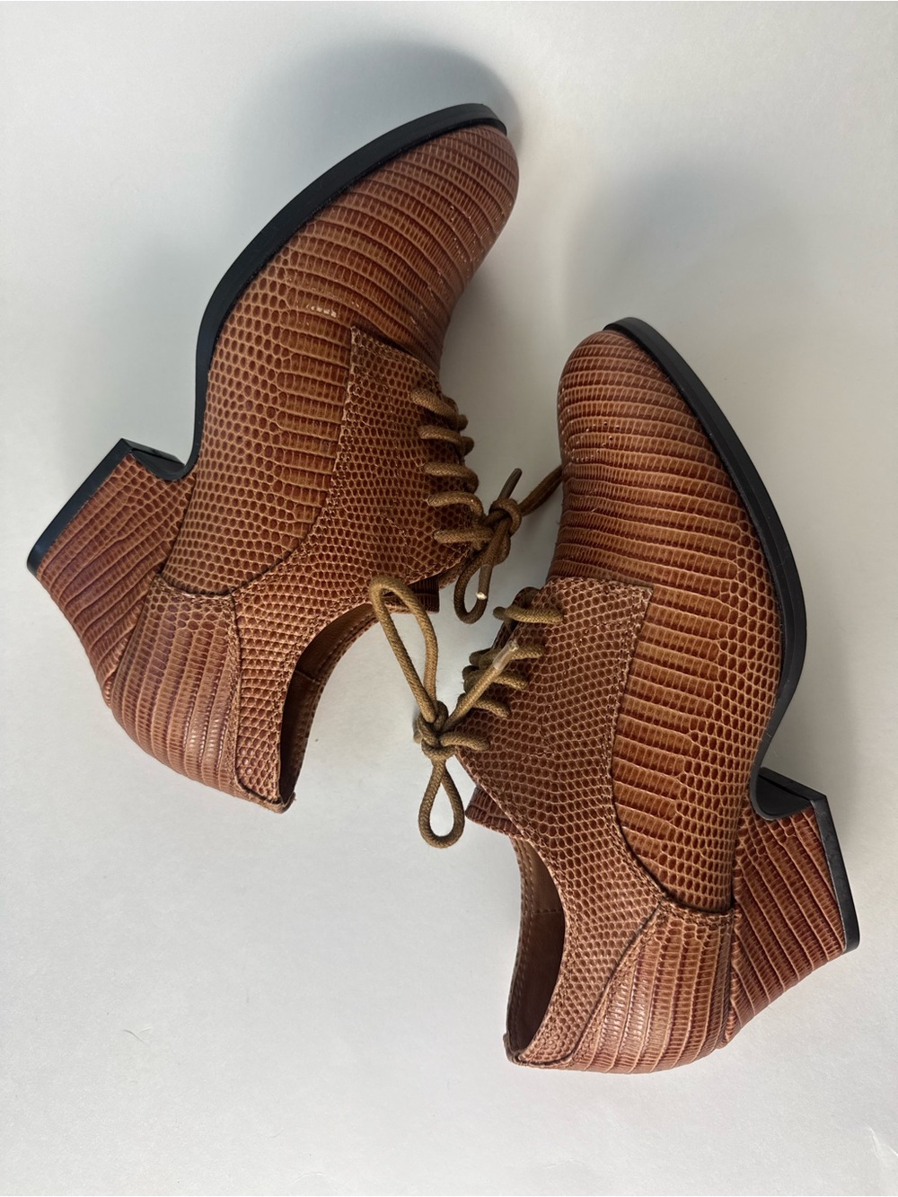 L’Amour Des Pieds Oxford Booties